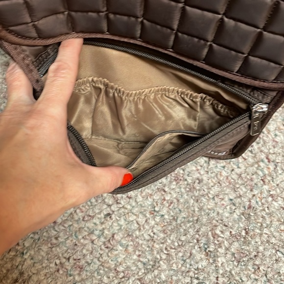 Lug crossbody purse - Picture 4 of 12